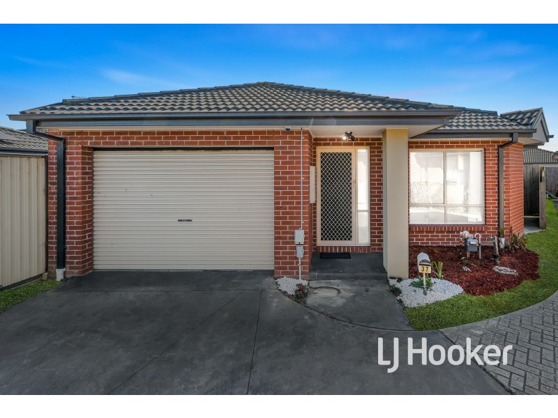 37 Sallys Run, Hampton Park VIC 3976