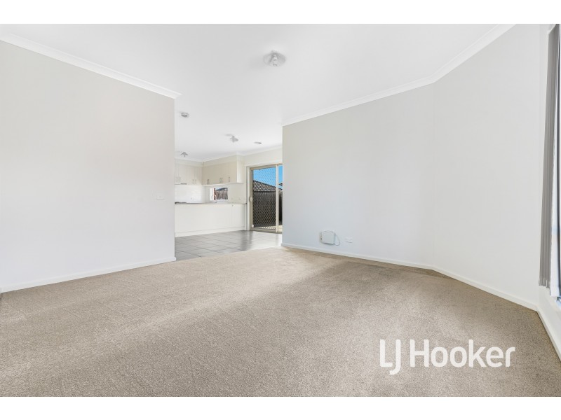37 Sallys Run, Hampton Park VIC 3976