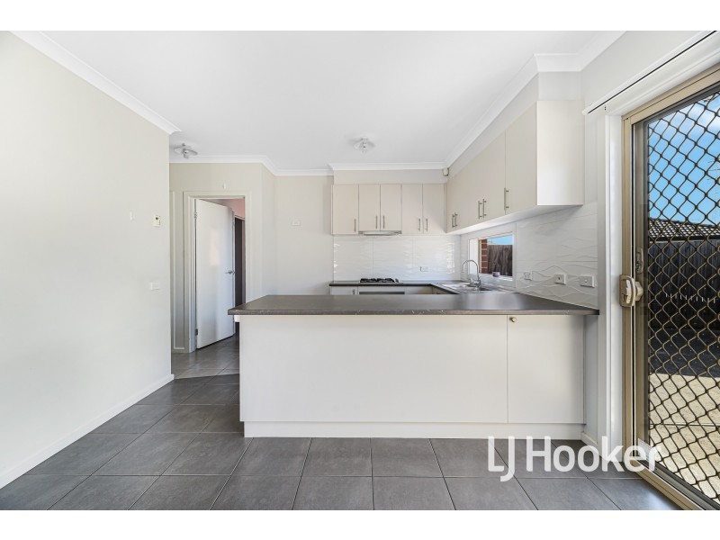 37 Sallys Run, Hampton Park VIC 3976