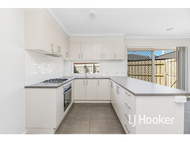 37 Sallys Run, Hampton Park VIC 3976