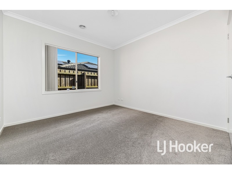 37 Sallys Run, Hampton Park VIC 3976