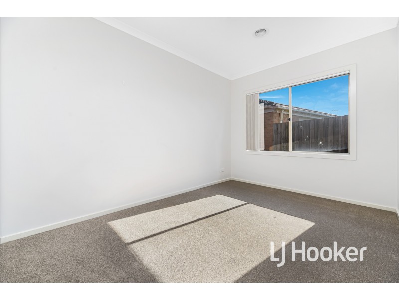 37 Sallys Run, Hampton Park VIC 3976