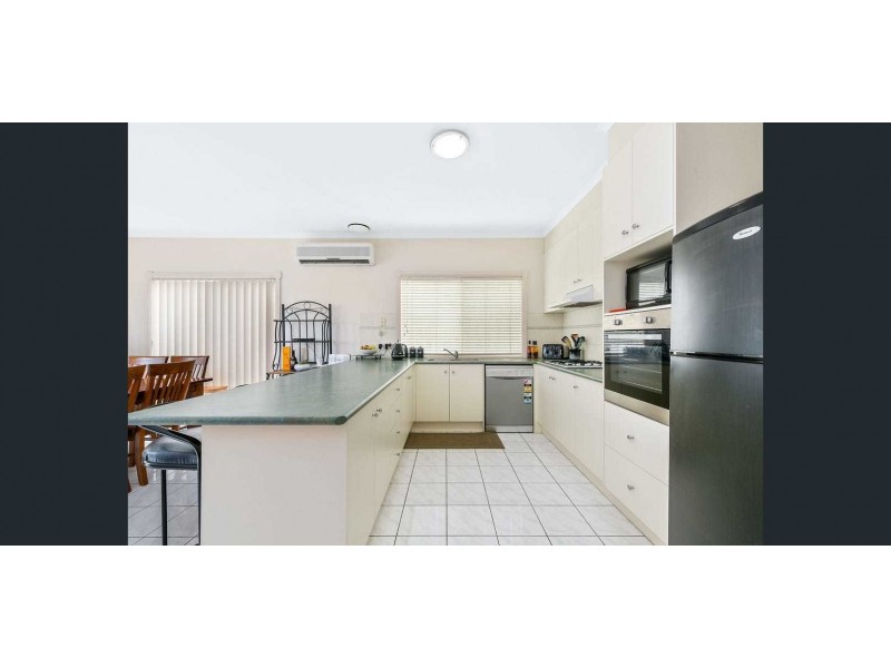 32 Cato Parkway, Lynbrook VIC 3975