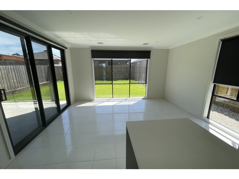 25 Dream Avenue, Cranbourne East VIC 3977