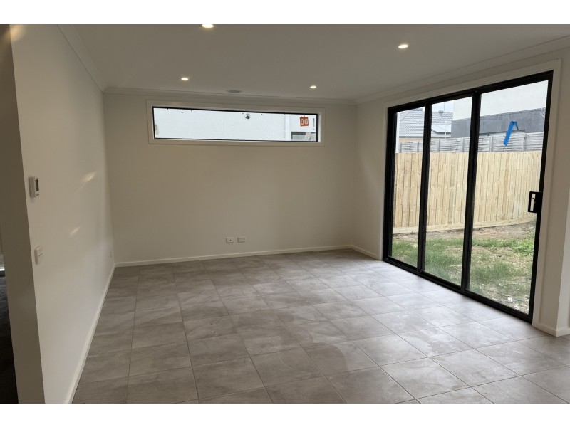 25 Dream Avenue, Cranbourne East VIC 3977