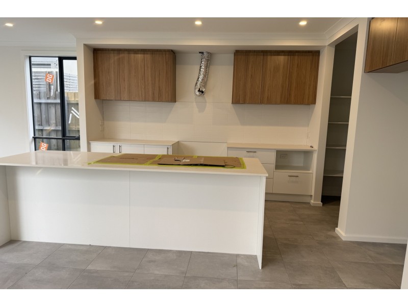 25 Dream Avenue, Cranbourne East VIC 3977