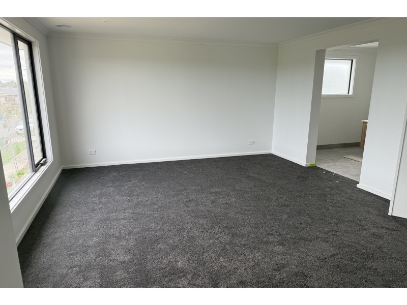 25 Dream Avenue, Cranbourne East VIC 3977