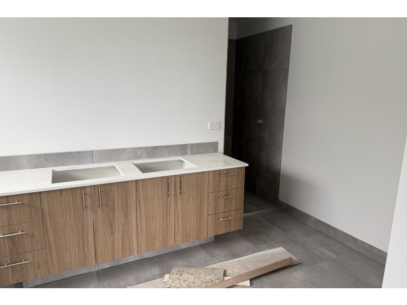 25 Dream Avenue, Cranbourne East VIC 3977