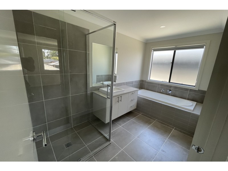 25 Dream Avenue, Cranbourne East VIC 3977