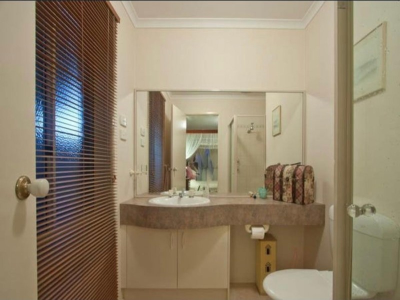 28 Eldershaw Drive, Lynbrook VIC 3975