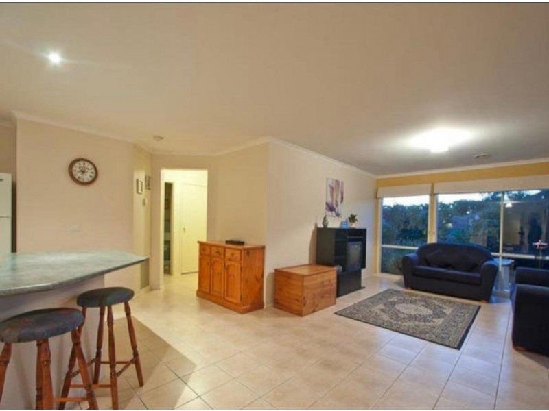 28 Eldershaw Drive, Lynbrook VIC 3975