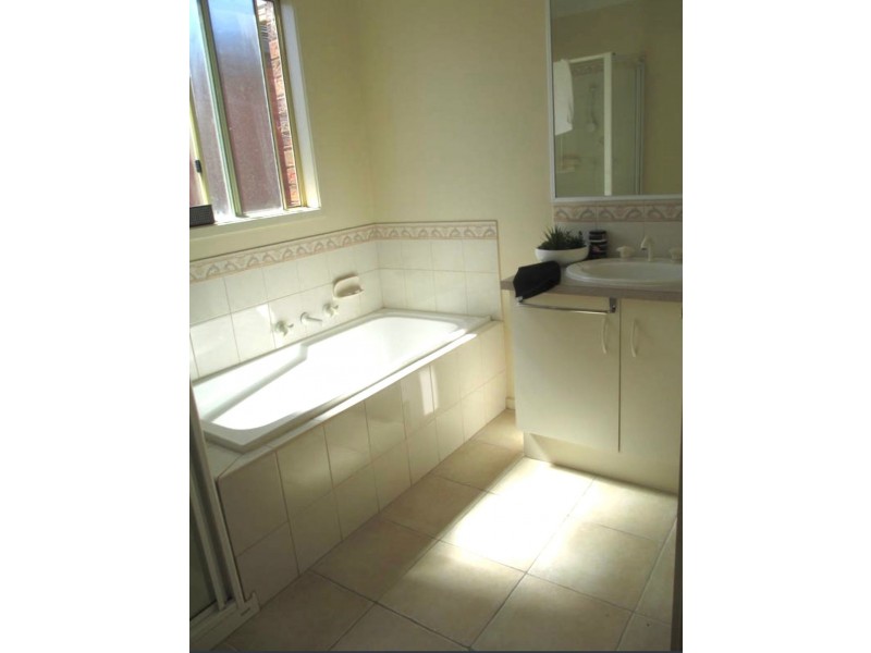 8 The Glade, Hampton Park VIC 3976