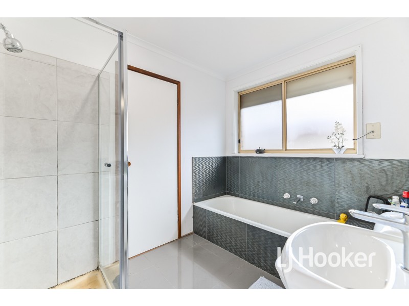 13 Hawking Avenue, Hampton Park VIC 3976