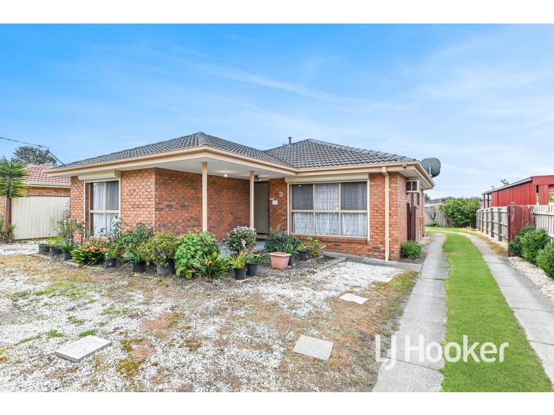 13 Hawking Avenue, Hampton Park VIC 3976