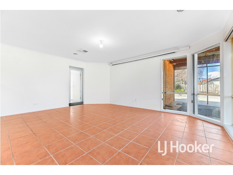 8 Crabill Walk, Narre Warren South VIC 3805