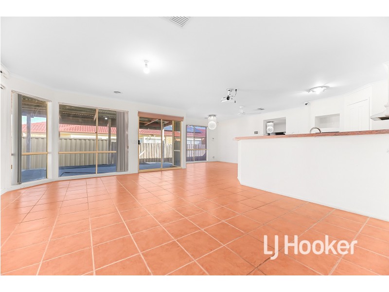 8 Crabill Walk, Narre Warren South VIC 3805