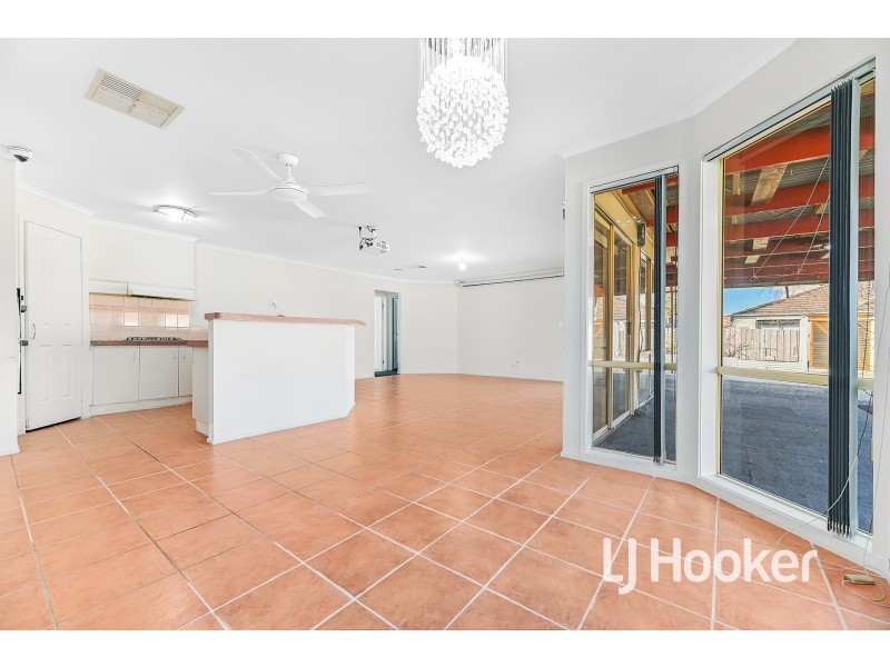 8 Crabill Walk, Narre Warren South VIC 3805