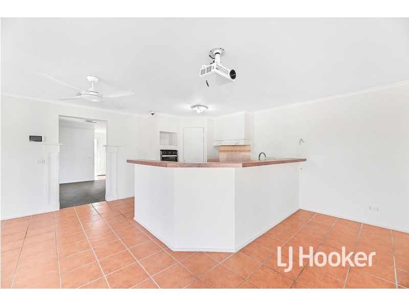 8 Crabill Walk, Narre Warren South VIC 3805