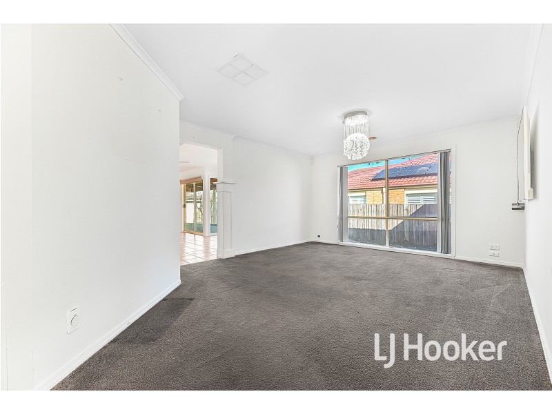 8 Crabill Walk, Narre Warren South VIC 3805