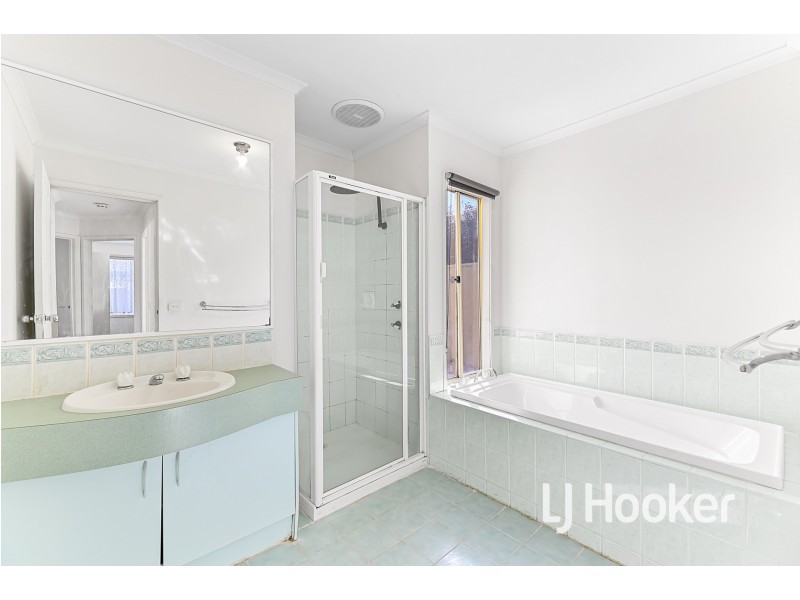 8 Crabill Walk, Narre Warren South VIC 3805