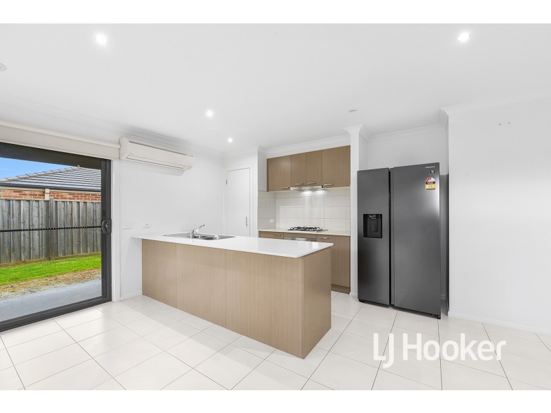 93 Eliburn Drive, Cranbourne East VIC 3977
