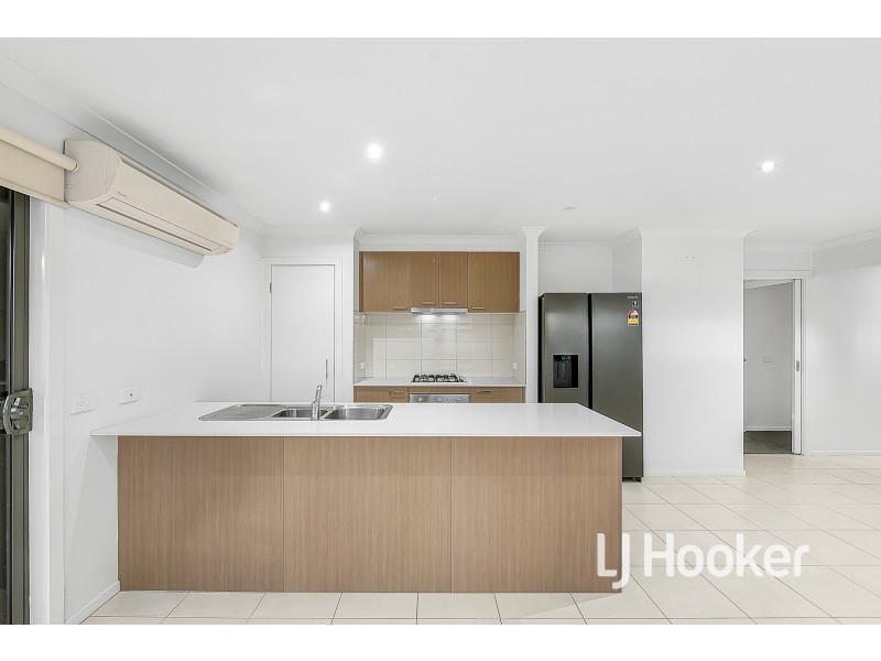 93 Eliburn Drive, Cranbourne East VIC 3977