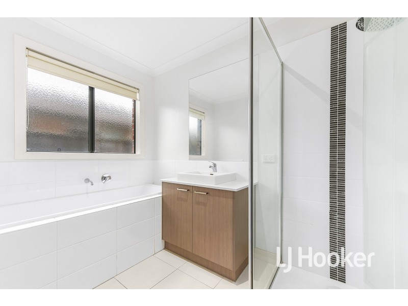 93 Eliburn Drive, Cranbourne East VIC 3977