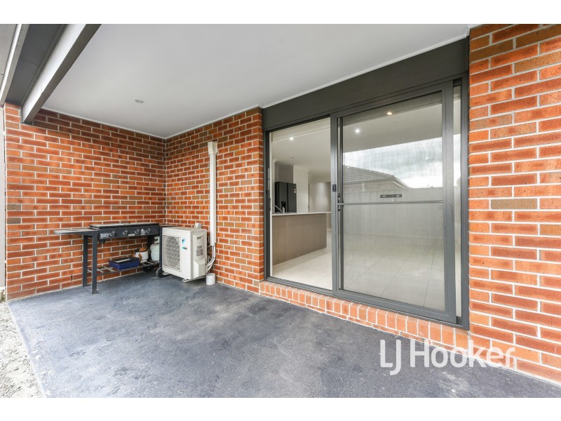 93 Eliburn Drive, Cranbourne East VIC 3977