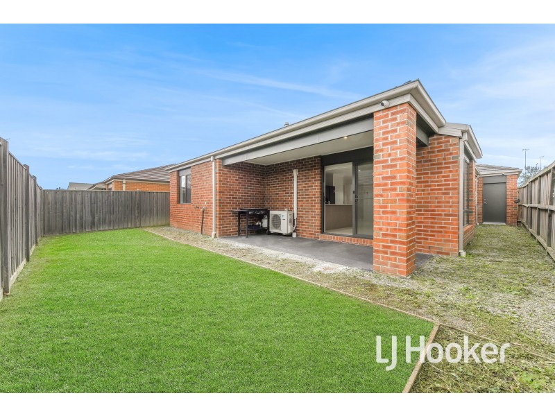 93 Eliburn Drive, Cranbourne East VIC 3977