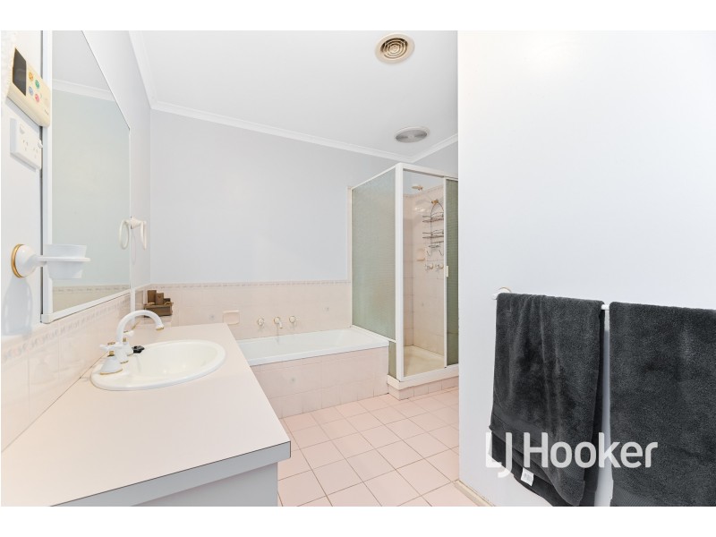 9 Kendari Court, Hampton Park VIC 3976