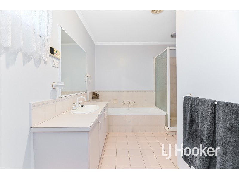 9 Kendari Court, Hampton Park VIC 3976