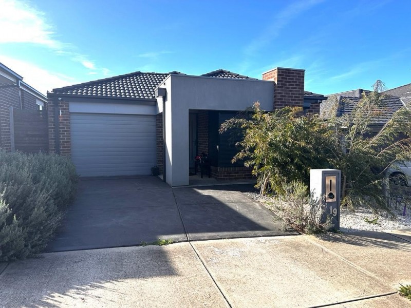 19 Anvil Way, Clyde North VIC 3978