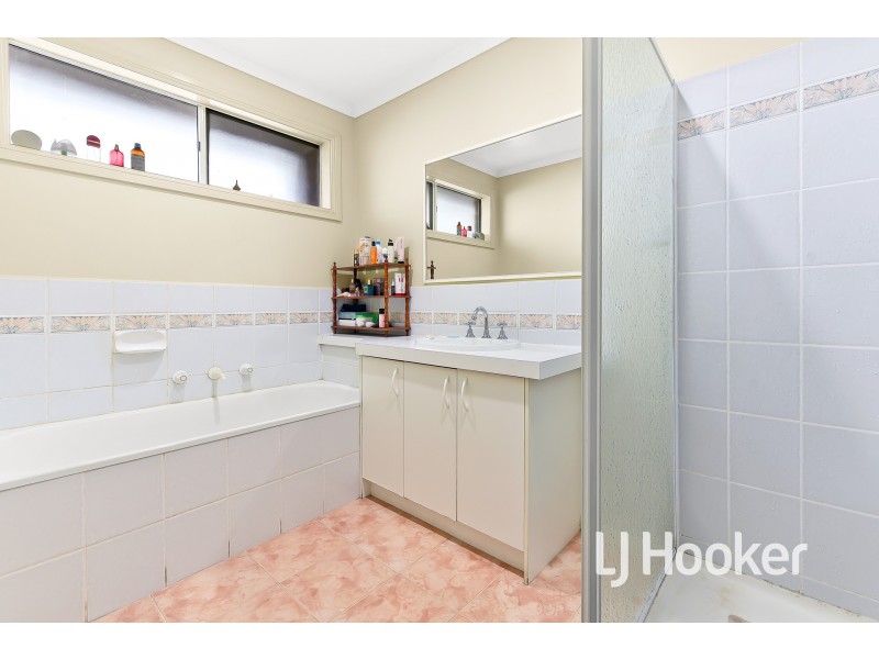 22 Dutton Close, Lynbrook VIC 3975