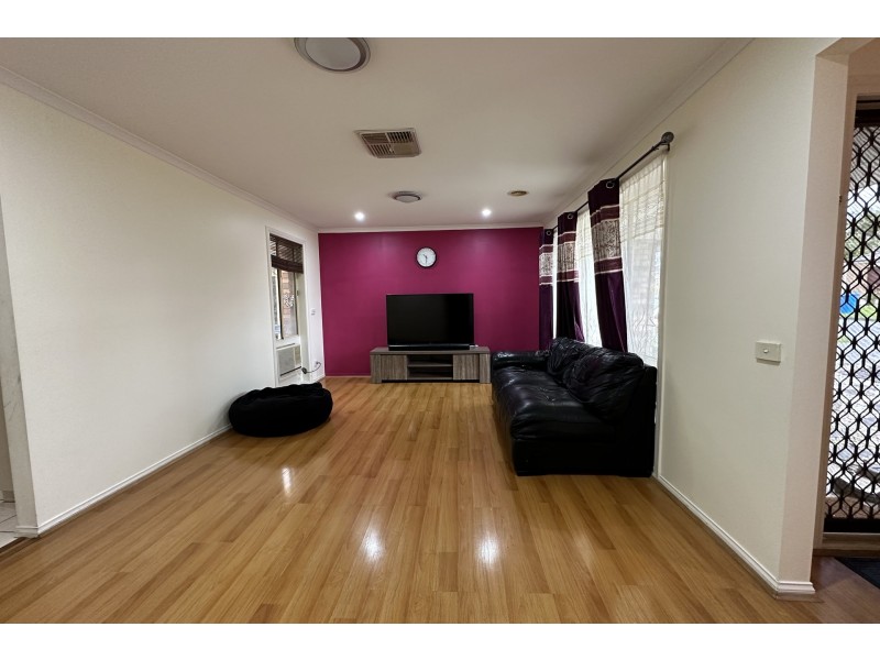 6 Slessor Avenue, Lynbrook VIC 3975