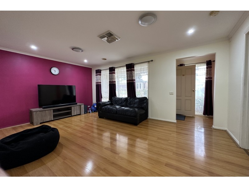 6 Slessor Avenue, Lynbrook VIC 3975