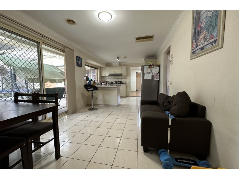 6 Slessor Avenue, Lynbrook VIC 3975