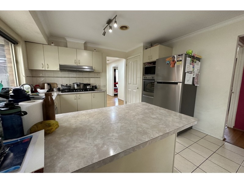 6 Slessor Avenue, Lynbrook VIC 3975