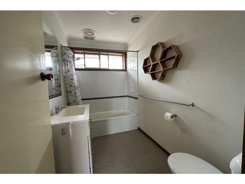 33 Lorna Street Street, Cranbourne VIC 3977