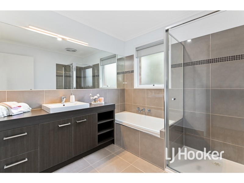 2/15 Kays Avenue, Hallam VIC 3803