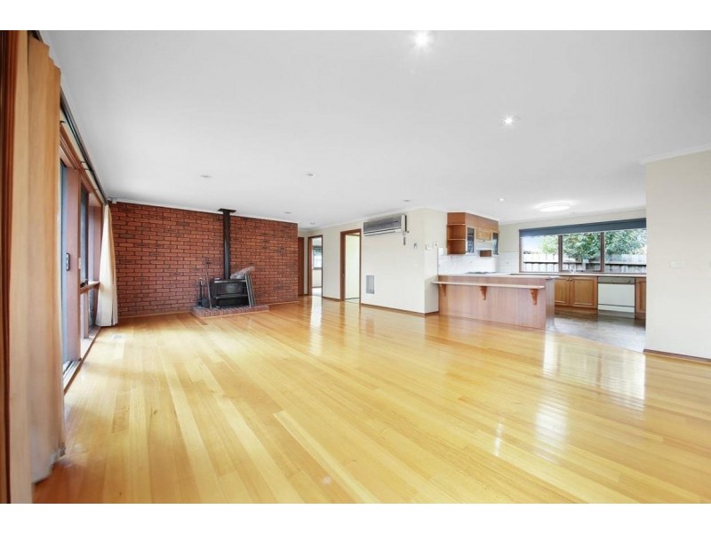 31 Warana Drive, Hampton Park VIC 3976