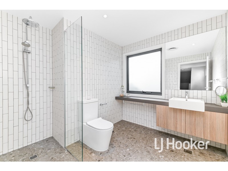 2A Wallace Avenue, Dandenong VIC 3175