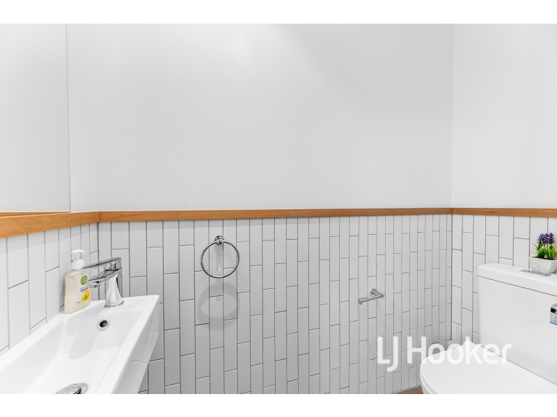 2A Wallace Avenue, Dandenong VIC 3175