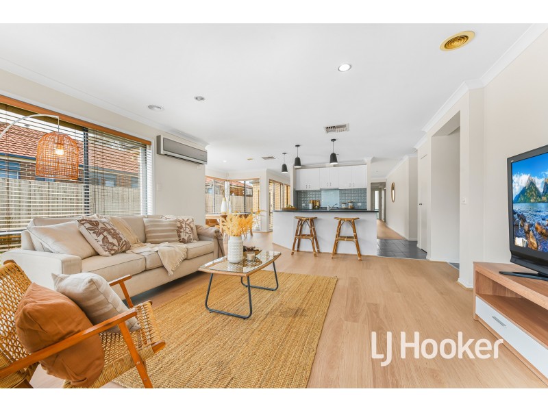 4 Dennis Close, Lynbrook VIC 3975