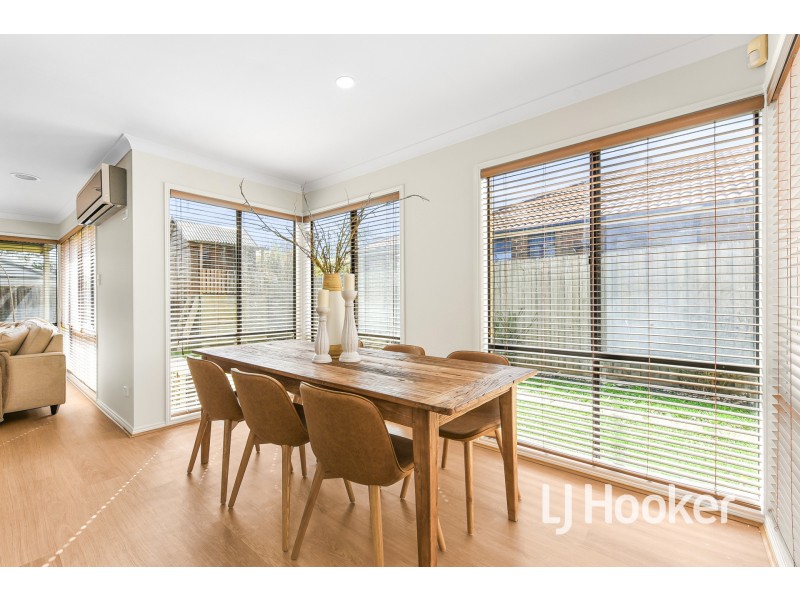 4 Dennis Close, Lynbrook VIC 3975