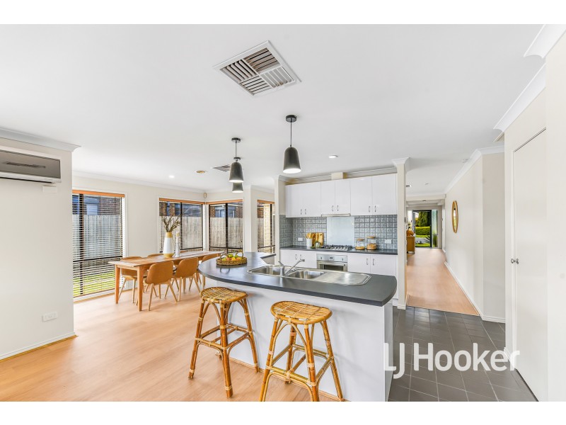 4 Dennis Close, Lynbrook VIC 3975