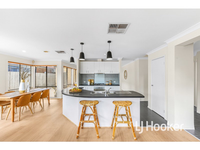 4 Dennis Close, Lynbrook VIC 3975