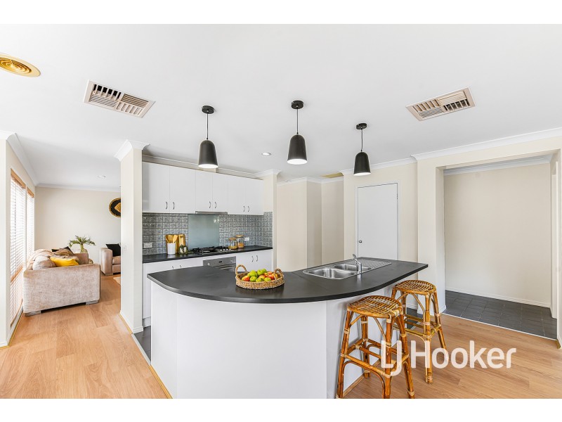 4 Dennis Close, Lynbrook VIC 3975