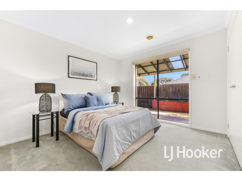 4 Dennis Close, Lynbrook VIC 3975