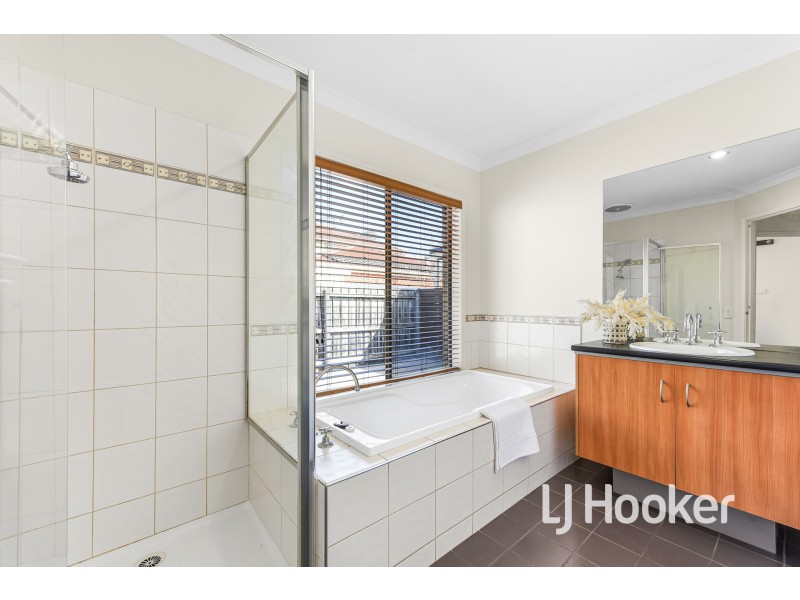 4 Dennis Close, Lynbrook VIC 3975