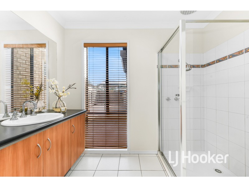 4 Dennis Close, Lynbrook VIC 3975